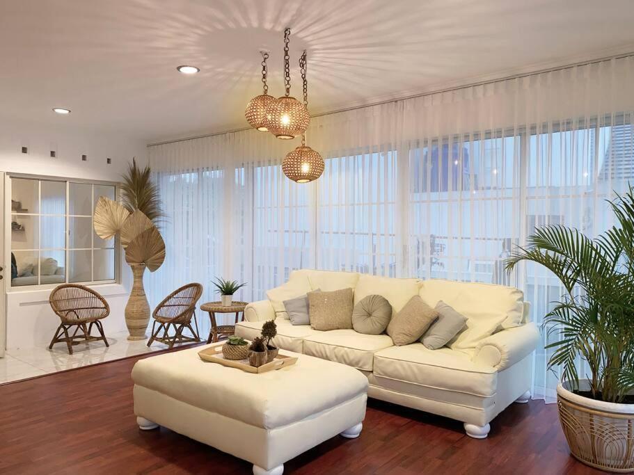 Tropical Villa By Villapedia Citaringgul Dış mekan fotoğraf
