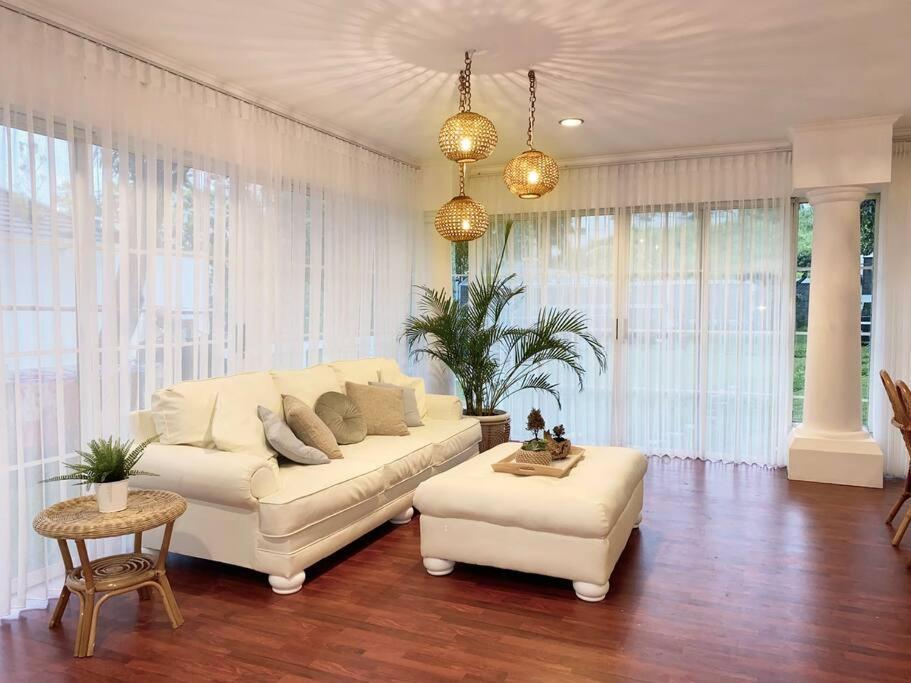 Tropical Villa By Villapedia Citaringgul Dış mekan fotoğraf